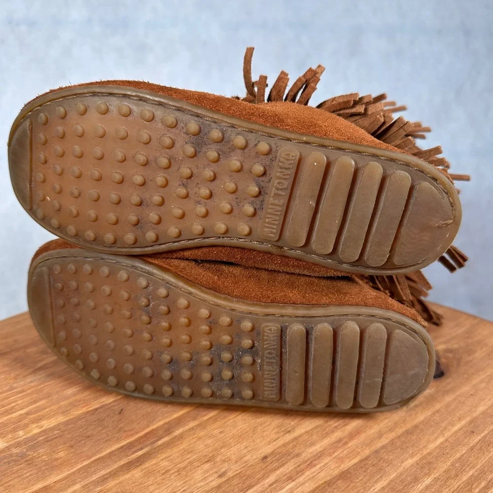Minnetonka Fringe Boots Kids Size 3 Tan Suede 3-Layer Moccasin Good Condition 26